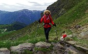 33 Stelina con un prudente saltello supera il passaggio...